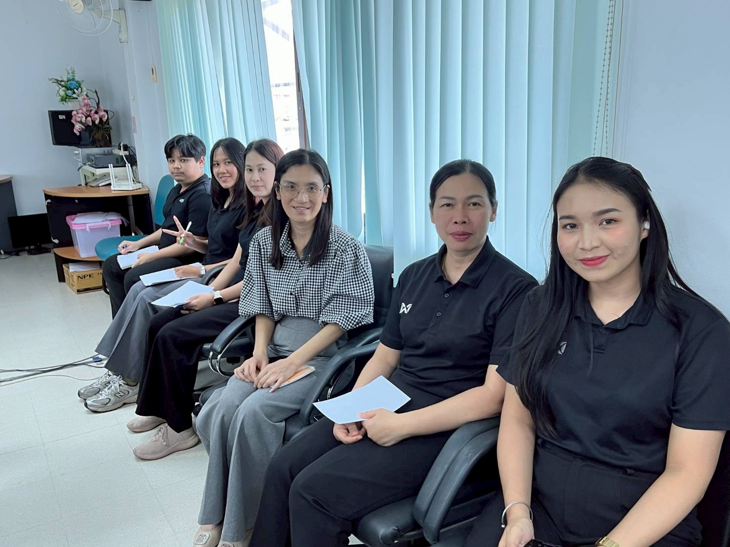 title - ผู้ตรวจราชการ ส.ป.ก. ประชุมติดตามผลการดำเนินงานตามแผนการตรวจราชการ ของ ส.ป.ก. ประจำปีงบประมาณ พ.ศ. 2569 รอบที่ 1 พร้อมลงพื้นที่มอบกิ่งพันธุ์โกโก้คุณภาพดีจำนวน 3,000 ต้น ณ จังหวัดชุมพร